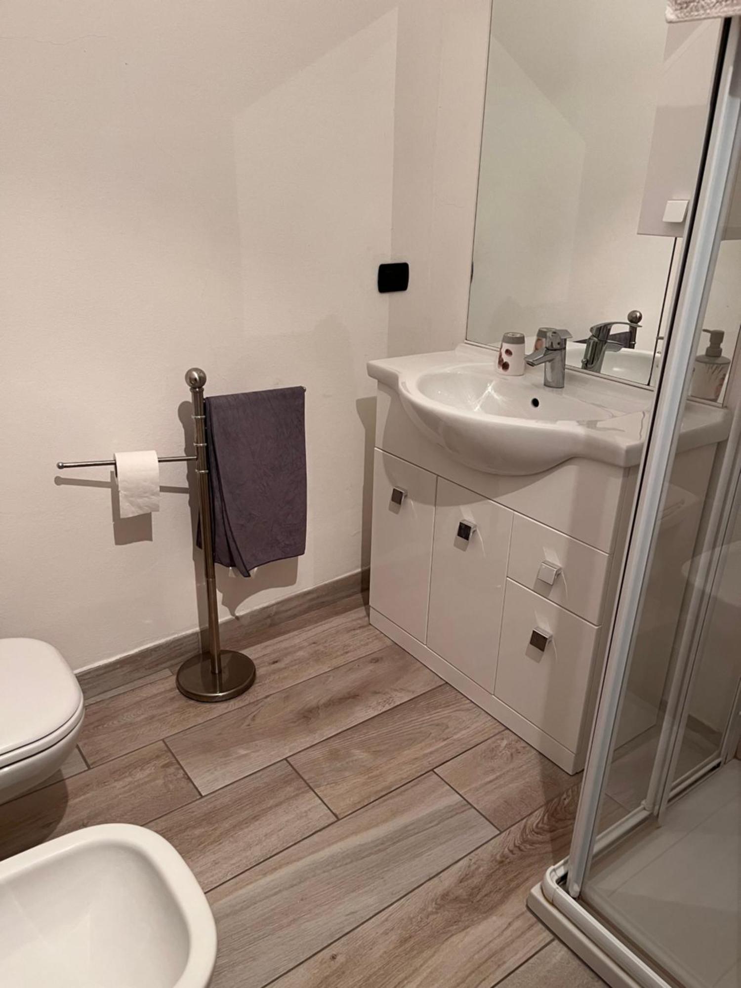 Il Cortile Como Single & Double Room In Apartment No Hotel Buitenkant foto
